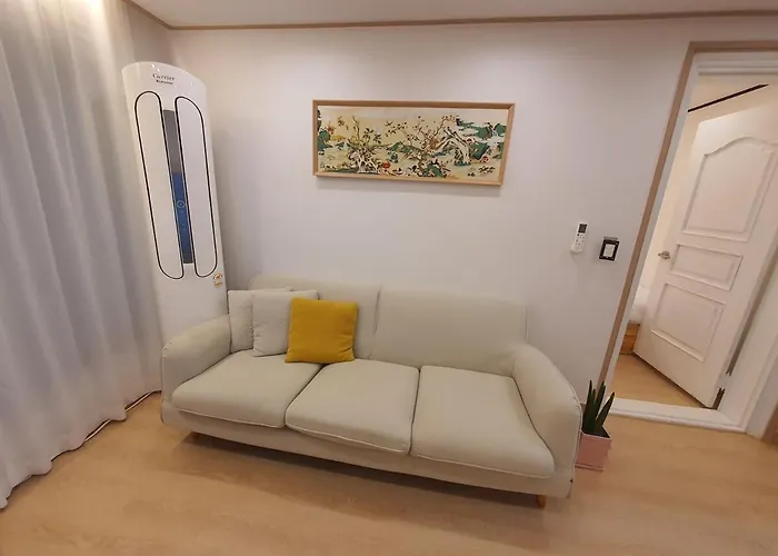 Hongik Station 3 Bedroom * 서울특별시