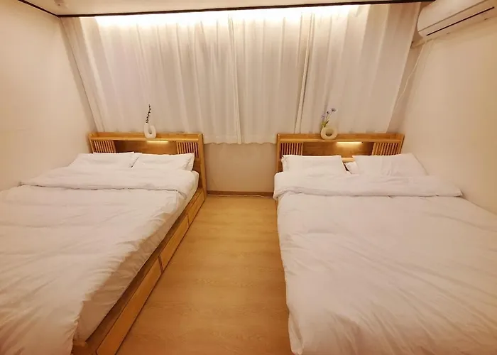 Hongik Station 3 Bedroom 아파트