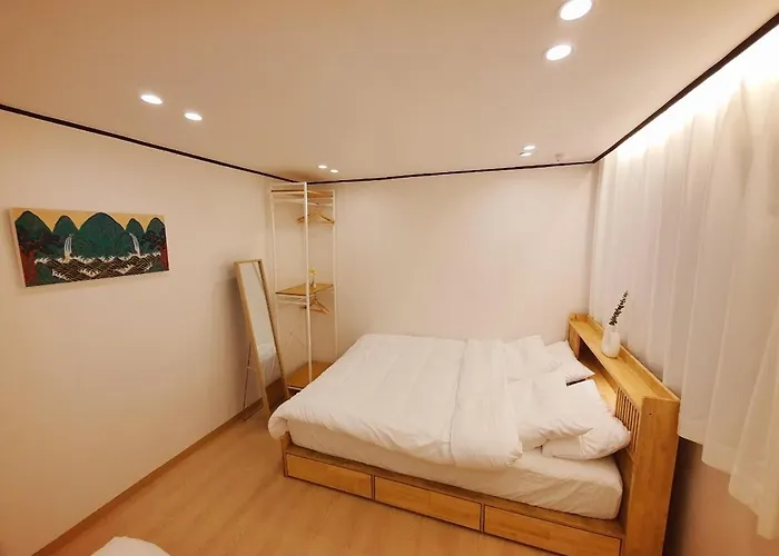 Hongik Station 3 Bedroom 아파트