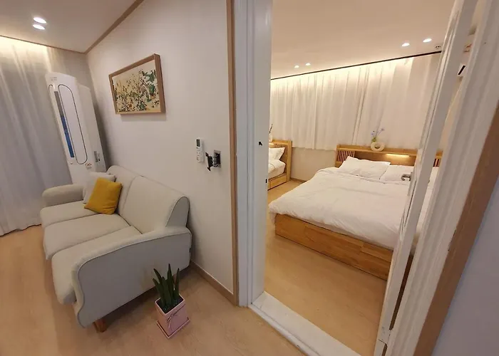 Hongik Station 3 Bedroom 아파트
