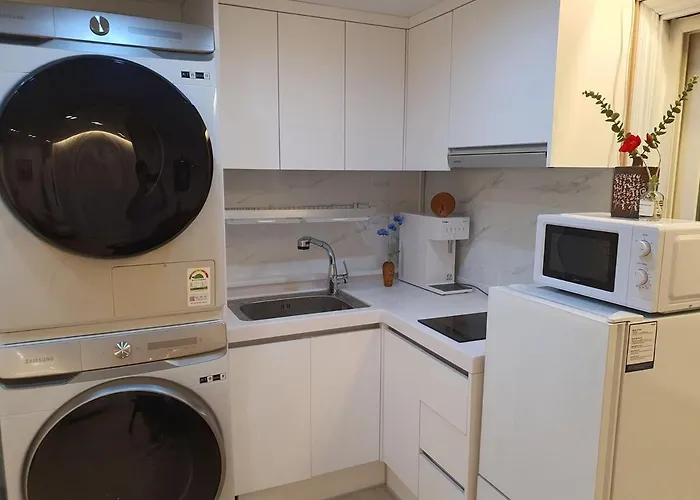 Hongik Station 3 Bedroom 아파트