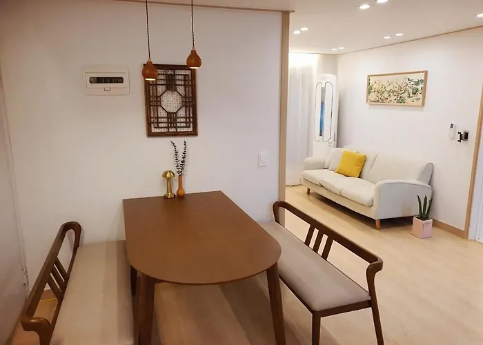 Hongik Station 3 Bedroom 아파트 *