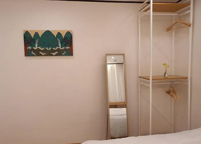 Hongik Station 3 Bedroom 아파트 *